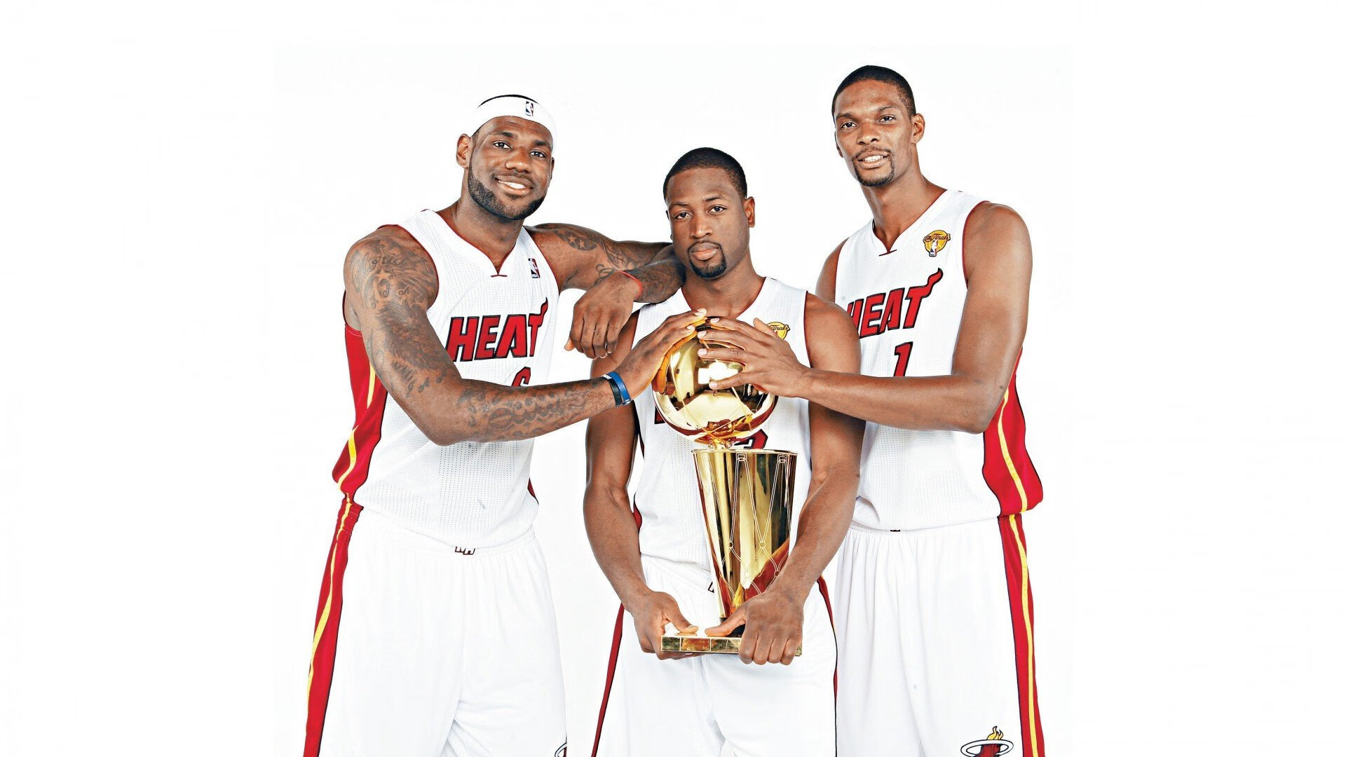 NBA季后赛八强战激情夜！谢震业里突外投，广东男篮绝杀密尔沃基雄鹿